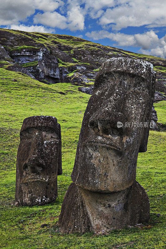 复活节岛上Rano Raraku火山采石场的摩埃石像/拉帕努伊岛